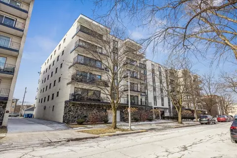 211 Elgin Ave #2E, Forest Park, IL 60130