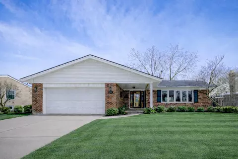 2011 E Robinhood Ln, Arlington Heights, IL 60004
