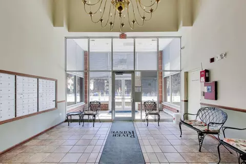 Entry Way - 650 S River Rd #812, Des Plaines, IL 60016 photo 1 of 2