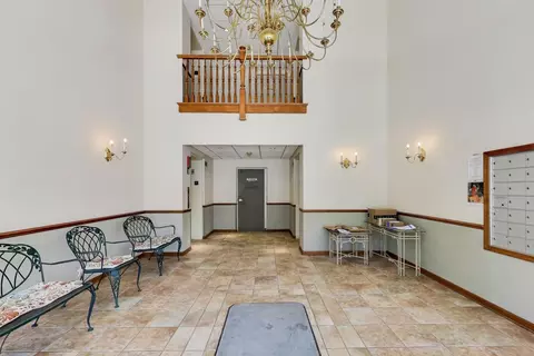 Entry Way - 650 S River Rd #812, Des Plaines, IL 60016 photo 2 of 2