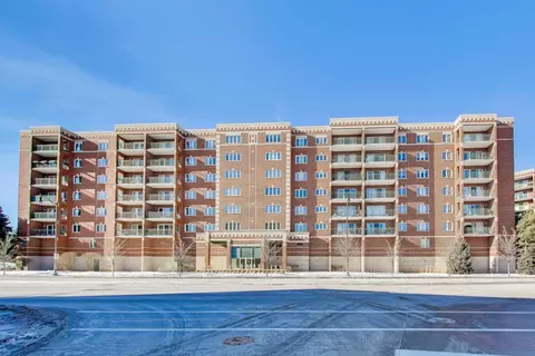 650 S River Rd #812, Des Plaines, IL 60016