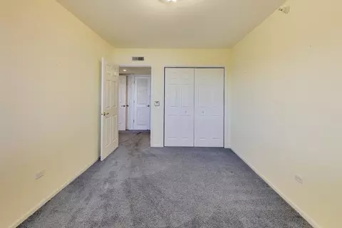 Bedroom - 650 S River Rd #812, Des Plaines, IL 60016 photo 1 of 4