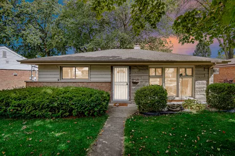 17913 Oakwood Ave, Lansing, IL 60438