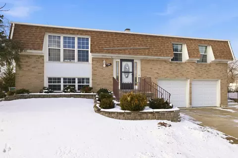 1432 Mitchell Trl, Elk Grove Village, IL 60007