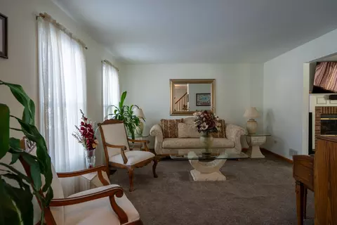 Living - 5875 Constitution Ave, Gurnee, IL 60031 photo 1 of 4