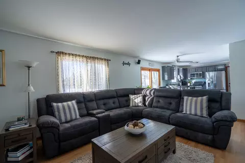 Living - 5875 Constitution Ave, Gurnee, IL 60031 photo 3 of 4