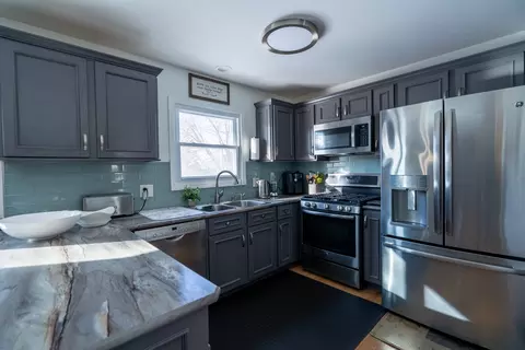 Kitchen - 5875 Constitution Ave, Gurnee, IL 60031 photo 2 of 3
