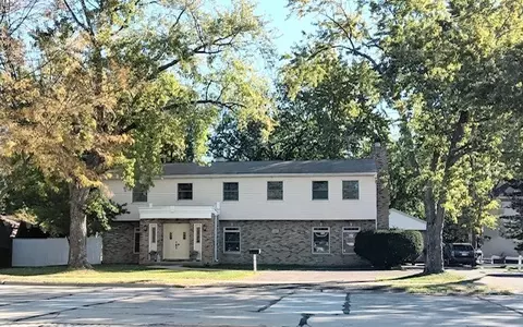 1323 S Roselle Rd, Schaumburg, IL 60193
