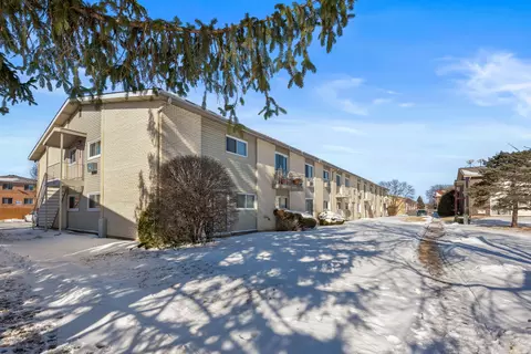 8888 Steven Dr #1H, Des Plaines, IL 60016