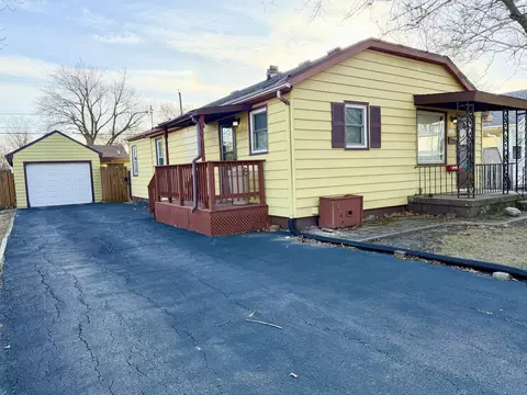 1445 Pickwick St, Ottawa, IL 61350