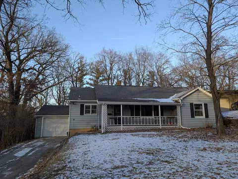 1013 Idlewild Dr, Dixon, IL 61021