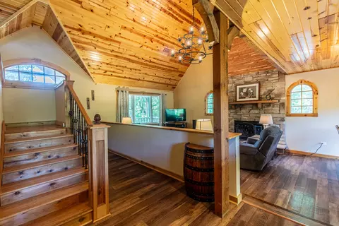 Entry Way - 79 Timberlane Dr, Putnam, IL 61560 photo 2 of 2