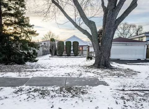 9170 Crescent Ct, Oak Lawn, IL 60453