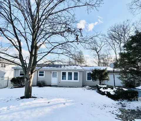 8819 Pine Ave, Wonder Lake, IL 60097