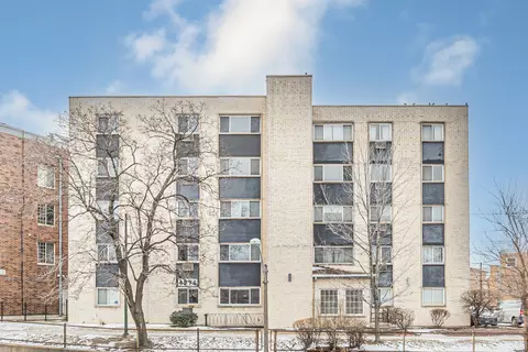 4976 N Milwaukee Ave #401, Chicago, IL 60630