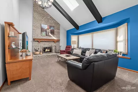 Living - Undisclosed, Aurora, IL 60502 photo 3 of 4