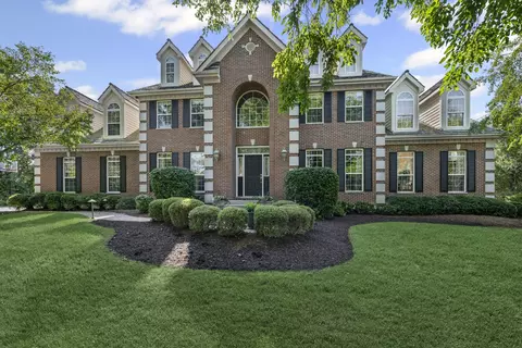 25605 Blackhawk Ln, Barrington, IL 60010
