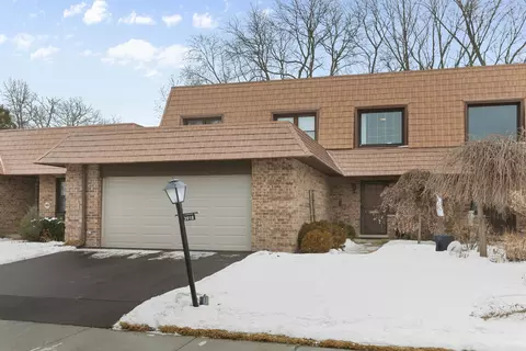 3918 Dundee Rd, Northbrook, IL 60062