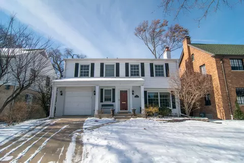 2732 Lincolnwood Dr, Evanston, IL 60201