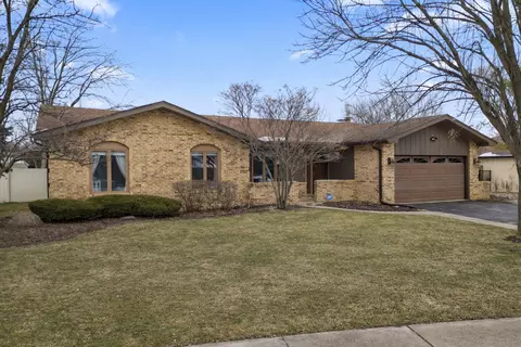 810 Glen Crest Dr, Glen Ellyn, IL 60137
