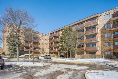 720 Wellington Ave #117, Elk Grove Village, IL 60007