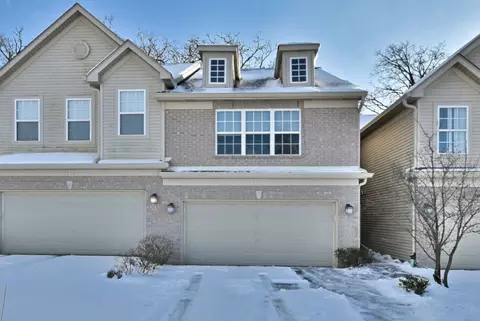 5205 Granite Ct, Crystal Lake, IL 60012
