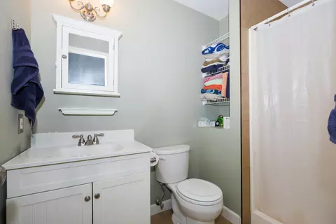 Bath - 312 Clover Ct, Bloomington, IL 61701 photo 3 of 3