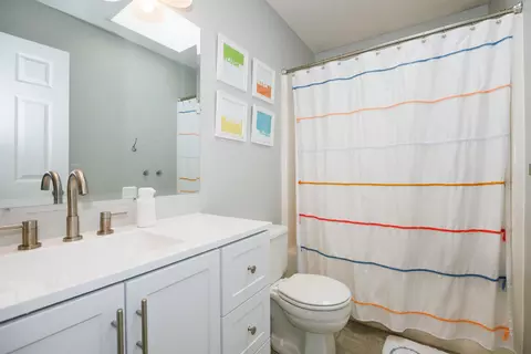 Bath - 312 Clover Ct, Bloomington, IL 61701 photo 2 of 3