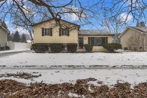809 Thompson Ave, Winthrop Harbor, IL 60096 photo 2