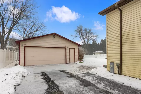 809 Thompson Ave, Winthrop Harbor, IL 60096 photo 3