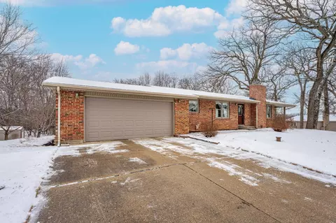 5567 N Blackwood Rd, Davis Junction, IL 61020