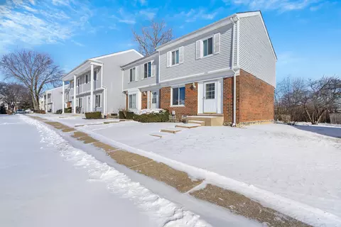 451 Yorkshire Sq, Bolingbrook, IL 60440