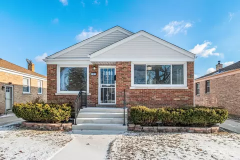 253 Park Ct, Bellwood, IL 60104