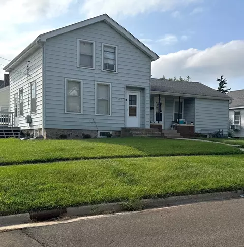 726 S Jefferson St, Woodstock, IL 60098