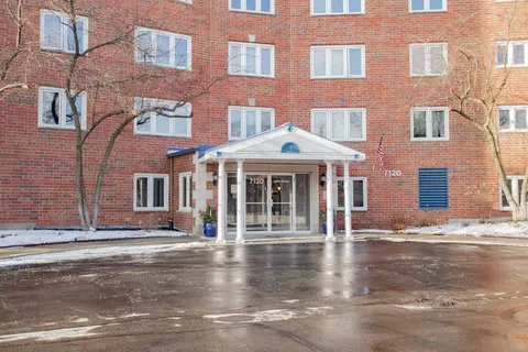 7120 N Milwaukee Ave #706, Niles, IL 60714