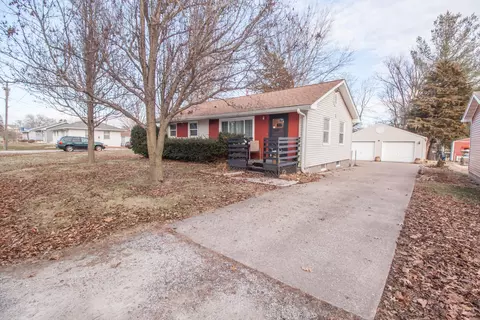20 6 St, Matherville, IL 61263