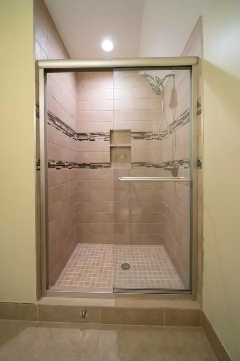 Bath - 1504 Chippewa Trl, Wheeling, IL 60090 photo 2 of 3