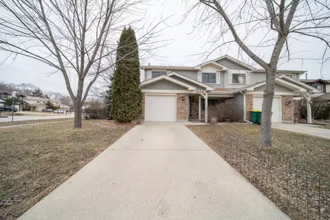 Exterior - 1504 Chippewa Trl, Wheeling, IL 60090 photo 3 of 5