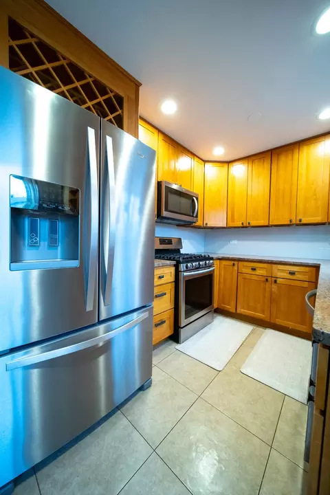 Kitchen - 1504 Chippewa Trl, Wheeling, IL 60090 photo 1 of 4