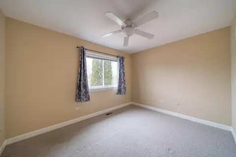 Bedroom - 1504 Chippewa Trl, Wheeling, IL 60090 photo 6 of 7