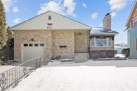 851 N Grove Ave, Elgin, IL 60120