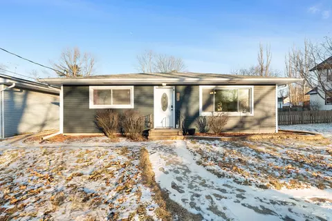300 N Garfield St, Hinckley, IL 60520