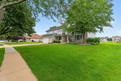 Exterior - 604 Mahoney Dr, Minooka, IL 60447 photo 3 of 18