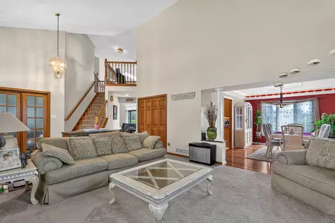 Living - 604 Mahoney Dr, Minooka, IL 60447 photo 4 of 6