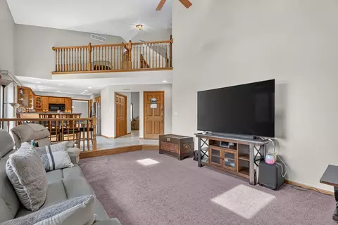 Living - 604 Mahoney Dr, Minooka, IL 60447 photo 2 of 6