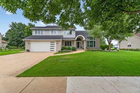 Exterior - 604 Mahoney Dr, Minooka, IL 60447 photo 4 of 18
