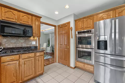 Kitchen - 604 Mahoney Dr, Minooka, IL 60447 photo 1 of 4