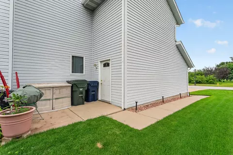 Exterior - 604 Mahoney Dr, Minooka, IL 60447 photo 8 of 18