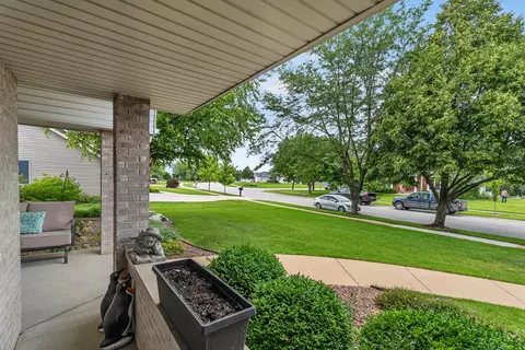 Exterior - 604 Mahoney Dr, Minooka, IL 60447 photo 7 of 18