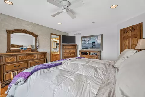 Bedroom - 604 Mahoney Dr, Minooka, IL 60447 photo 2 of 5